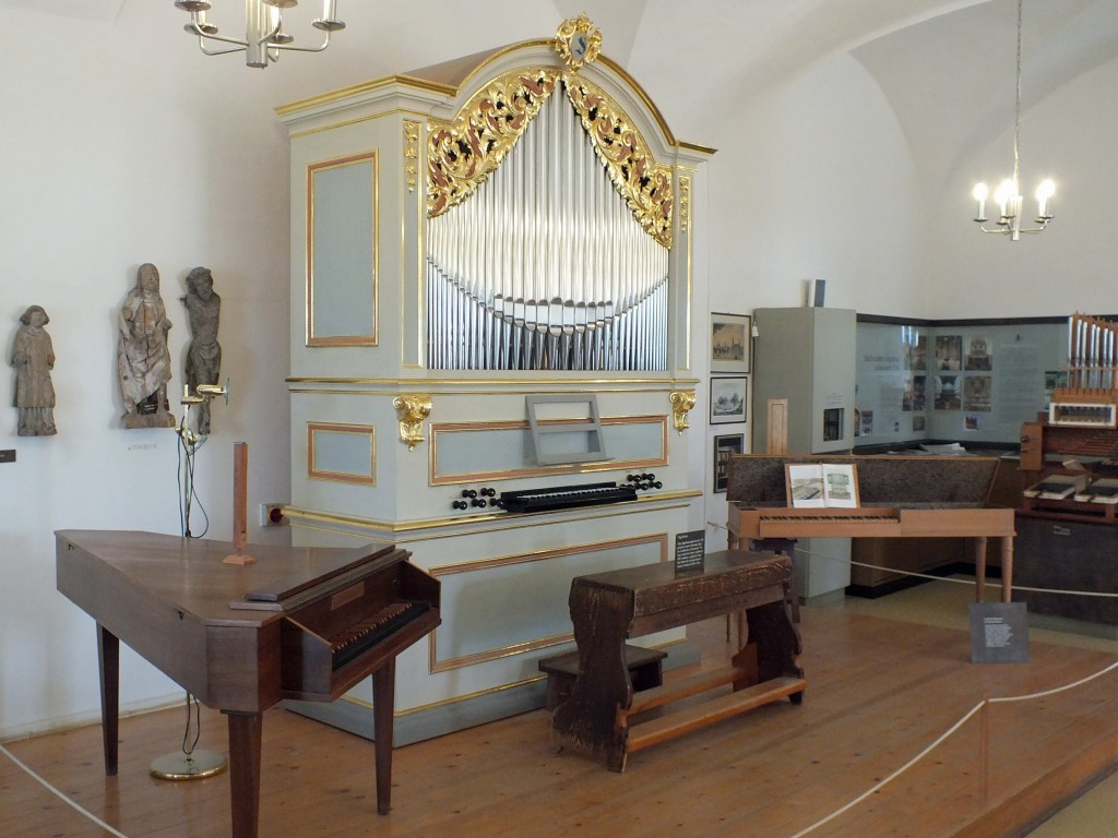 Since 1983, the museum has been dedicated to the life and work of the most important Saxon organ builder Gottfried Silbermann, whose organs can still be heard in many churches in Central Germany. The museum preserves and displays documents, files, facsimiles, letters, text representations as well as pictures, engravings and drawings relating to Silbermann's life and work.